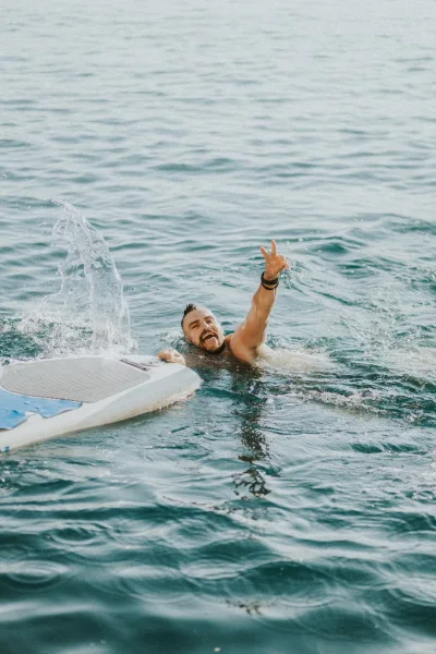 Povratak na paddleboard posle kupanja